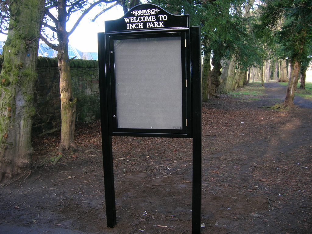 Metal notice board 1 door Drum Park 4