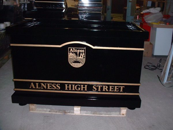Metal planter wide and tall Alness 3