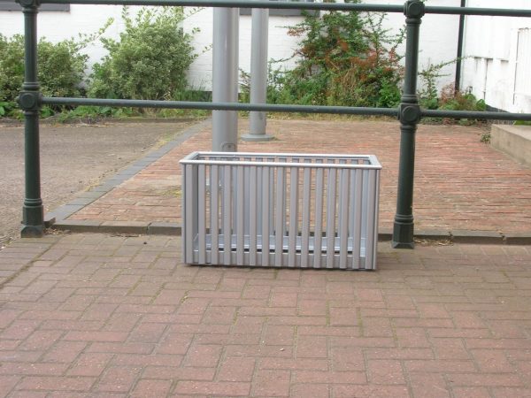 Metal stainless planter Bingham