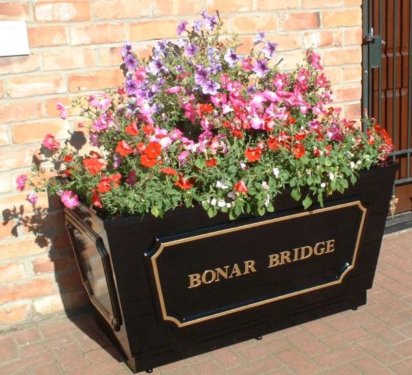 Metal planter wide and tall planted Bonar 3