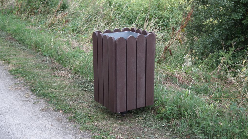 Recycled litter bin 8