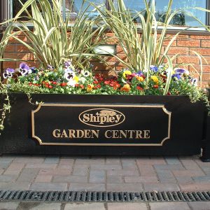Metal planter wide Shipley 1