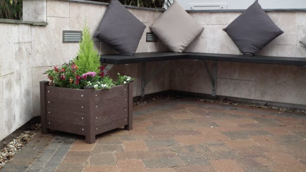 Recycled planter small with seating