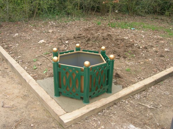 Metal planter hexagon small